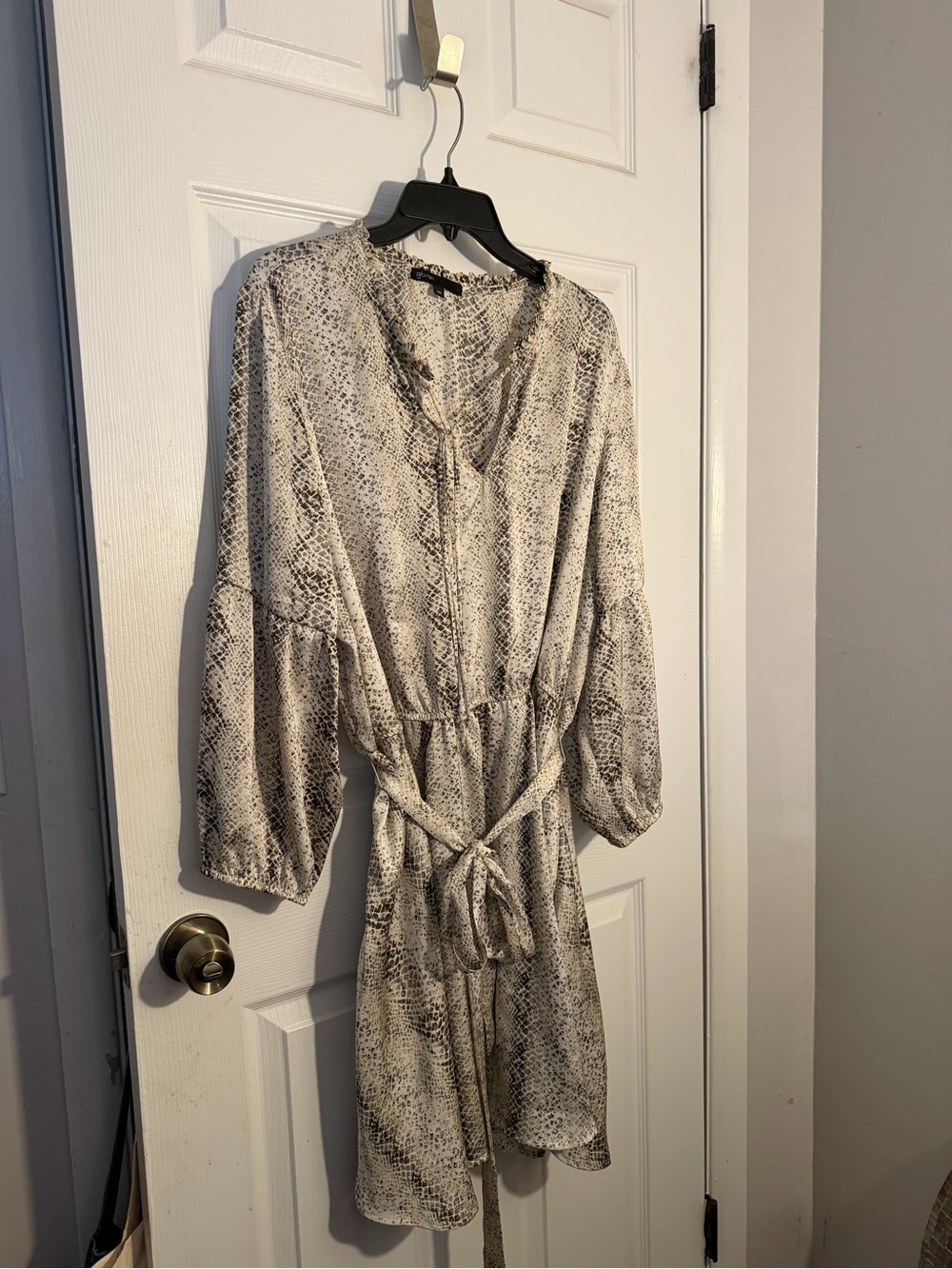 Gibson Neutral Snake-Print Top in Cream and Brown